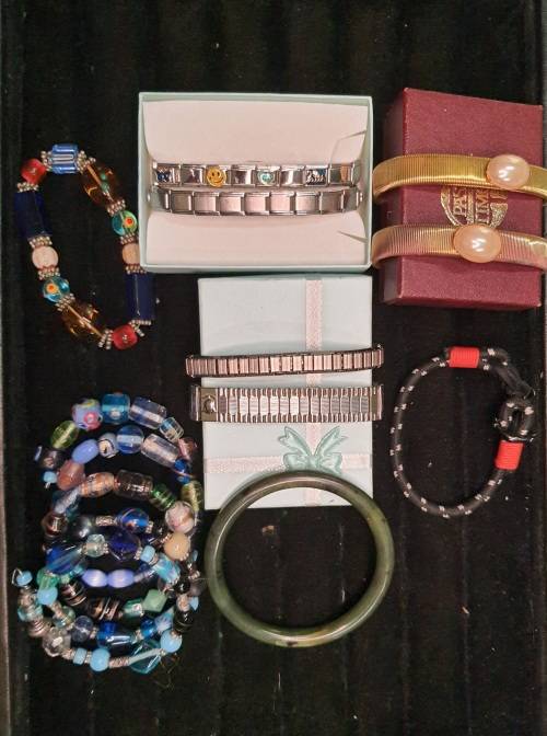 COLLECTION OF FASHIONABLE BRACELETS