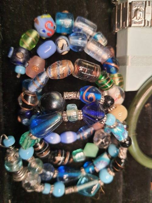 COLLECTION OF FASHIONABLE BRACELETS