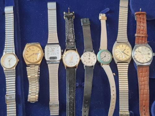 A VINTAGE COLLECTION WRIST WATCHES SOLD AS IS NOT TESTED