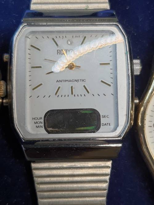 A VINTAGE COLLECTION WRIST WATCHES SOLD AS IS NOT TESTED