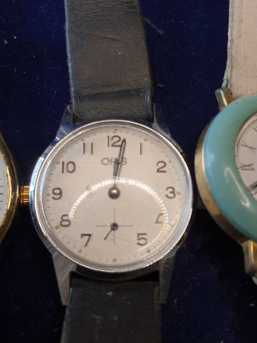 A VINTAGE COLLECTION WRIST WATCHES SOLD AS IS NOT TESTED