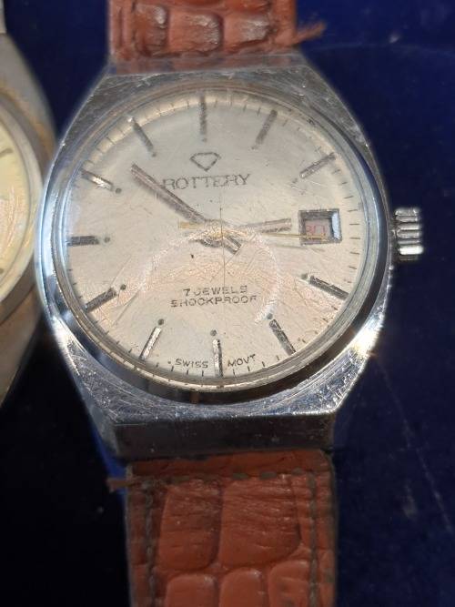 A VINTAGE COLLECTION WRIST WATCHES SOLD AS IS NOT TESTED