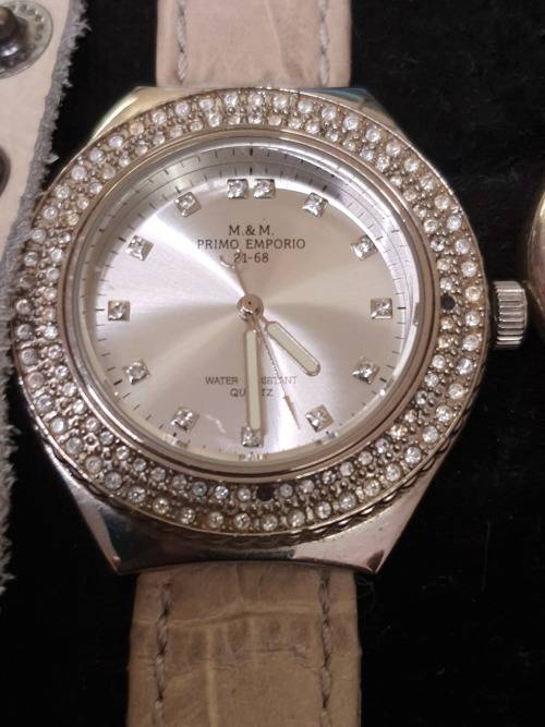 A COLLECTION OF VINTAGE WOMANS WATCHES