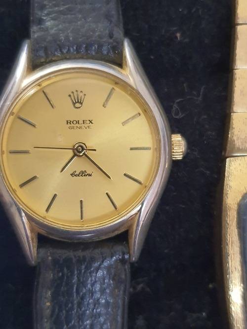 A COLLECTION OF VINTAGE WOMANS WATCHES