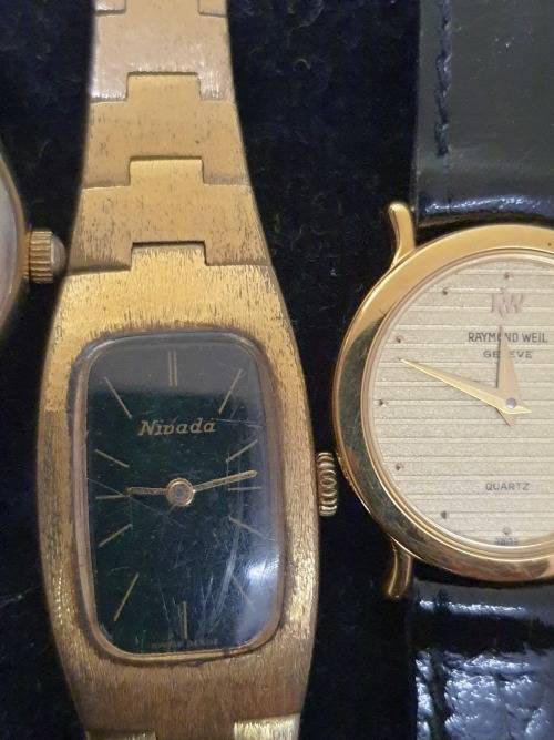 A COLLECTION OF VINTAGE WOMANS WATCHES