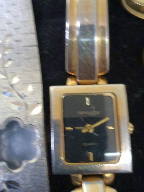 A COLLECTION OF VINTAGE WOMANS WATCHES