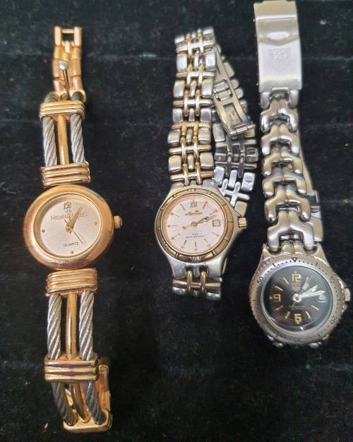 A JOBLOT VINTAGE WOMANS QUALITY WATCHES SOLD AS IS NOT TESTED
