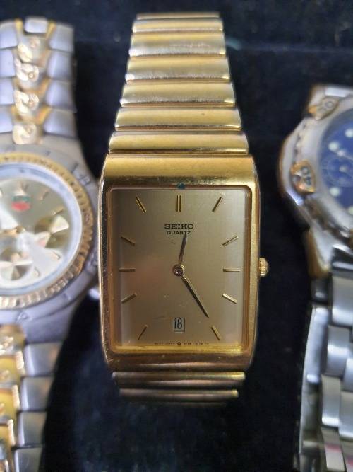 A COLLECTION OF VINTAGE MENS WATCHES SOLD AS IS NOT TESTED