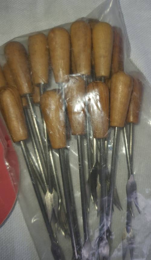 A VINTAGE  JOBLOT PARTY FORKS SOLD AS IS