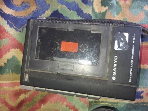 2 VINTAGE 8 TRACK CASSETTE PLAYERS SOLD AS IS NOT TESTED