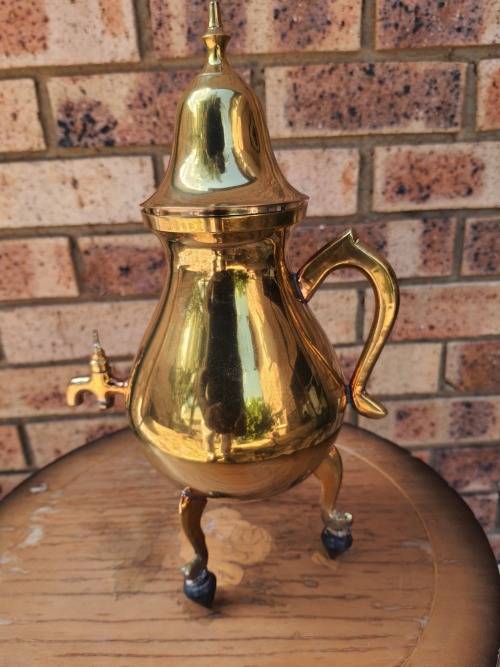 A VINTAGE ART DECOR BRASS URN