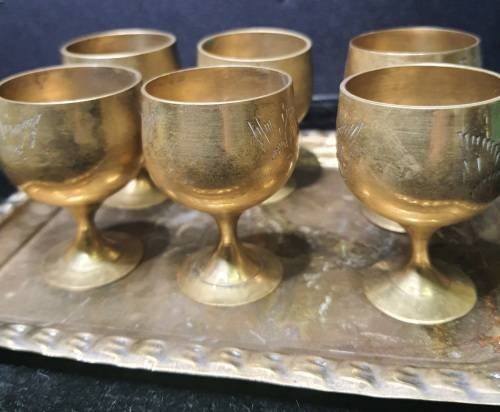 A  VINTAGE SET OF SHERRY BRASS SHOT INGOTS AND A TRAY