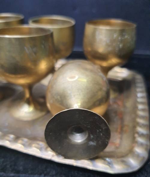 A  VINTAGE SET OF SHERRY BRASS SHOT INGOTS AND A TRAY