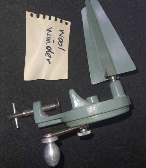 A VINTAGE WOOL WINDER IN PERFACT CONDITION SOLD AS IS