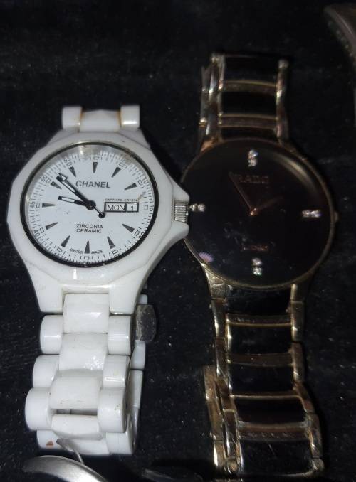 A JOBLOT WATCHES SOLD AS IS NOT TESTED