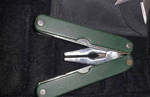 A MIXED LOT FOR THE GUYS SOLD AS IS