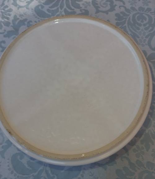 A VINTAGE PORCELAN CERAMIC CASSEROLE DISH WITH A GRAPE DESIGN AND A PIE BAKING OVEN PROOF DISH
