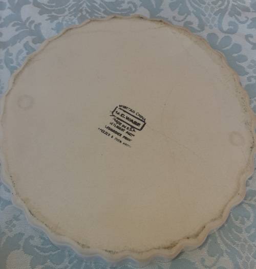 A VINTAGE PORCELAN CERAMIC CASSEROLE DISH WITH A GRAPE DESIGN AND A PIE BAKING OVEN PROOF DISH