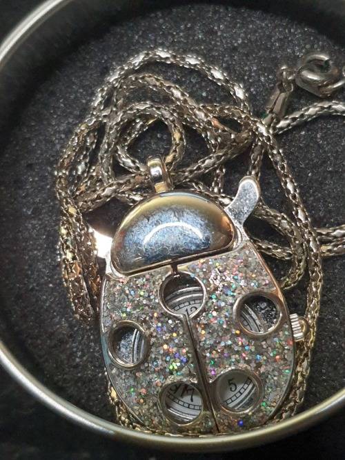 A JOBLOT WOMANS WATCHES SOLD AS IS NOT TESTED