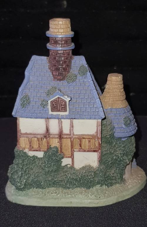 A HIGHLY COLLECTABLE JOBLOT FIGURINES SOLD AS IS