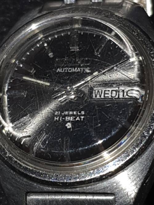 A GENUINE VINTAGE STAINLESS STEEL WOMANS AUTOMATIC SEIKO WRIST WATCH
