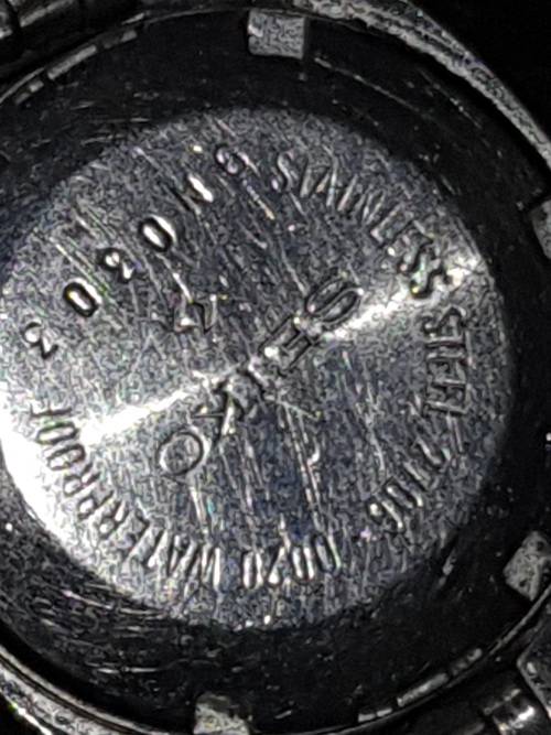 A GENUINE VINTAGE STAINLESS STEEL WOMANS AUTOMATIC SEIKO WRIST WATCH