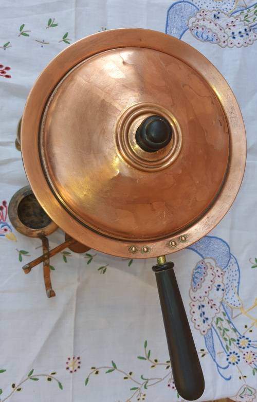 AN ANTIQUE COPPER / BRASS COMPLETE BAINMARY IN RELATIVE GOOD CONDITION SOLD AS IS