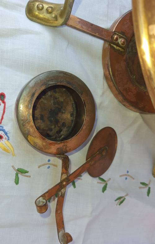 AN ANTIQUE COPPER / BRASS COMPLETE BAINMARY IN RELATIVE GOOD CONDITION SOLD AS IS