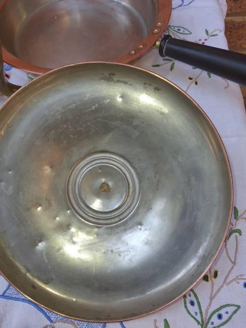 AN ANTIQUE COPPER / BRASS COMPLETE BAINMARY IN RELATIVE GOOD CONDITION SOLD AS IS