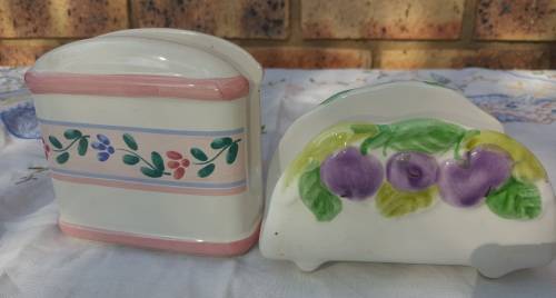 TWO VINTAGE PORCELAN CERAMIC SERVIETTE HOLDERS