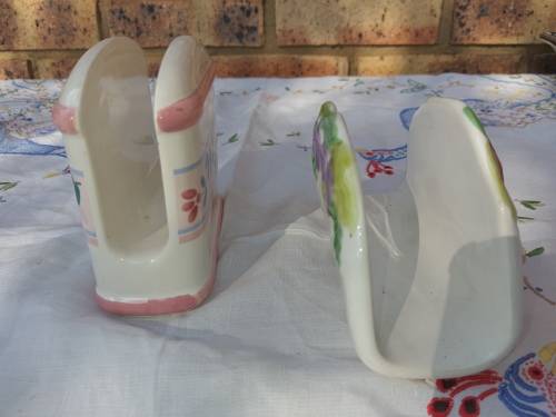 TWO VINTAGE PORCELAN CERAMIC SERVIETTE HOLDERS
