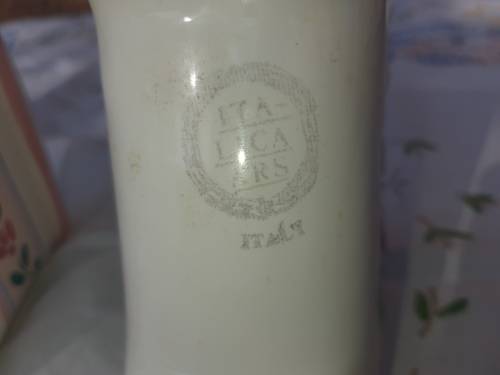 TWO VINTAGE PORCELAN CERAMIC SERVIETTE HOLDERS
