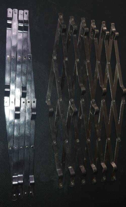 TWO VINTAGE STAINLESS STEEL EXPANDING HOT POT PLACE METS SOLD AS IS