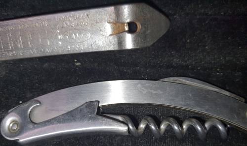 A VINTAGE JOBLOT POCKET KNIVES AND BOTTLE OPENERS SOLD AS IS