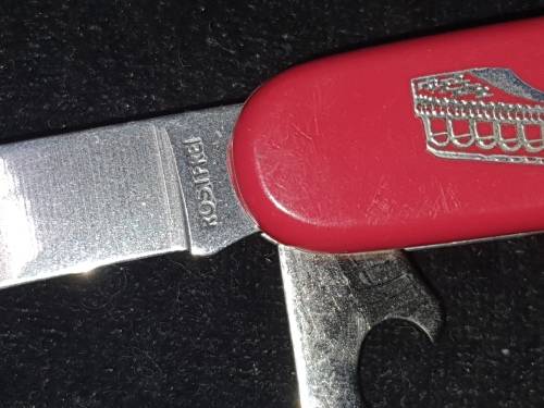 A VINTAGE JOBLOT POCKET KNIVES AND BOTTLE OPENERS SOLD AS IS