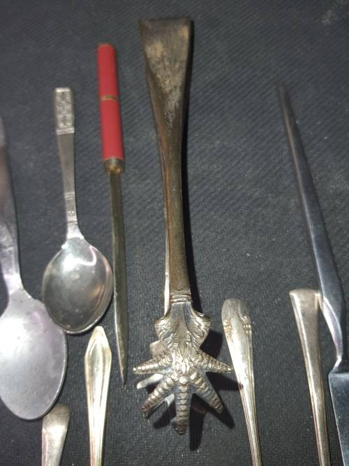 A VINTAGE JOBLOT CUTLERY SOLD AS IS