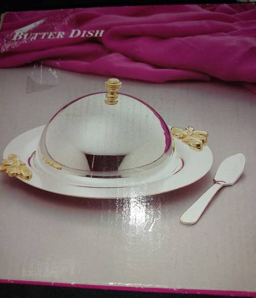 A JOB LOT VINTAGE HAS NEVER BEEN USED KiTCHENALIA SOLD AS IS