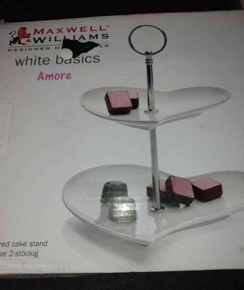 A JOB LOT VINTAGE HAS NEVER BEEN USED KiTCHENALIA SOLD AS IS