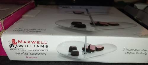 A JOB LOT VINTAGE HAS NEVER BEEN USED KiTCHENALIA SOLD AS IS