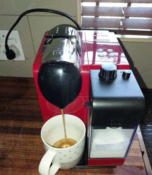 A USED IN PERFECT CONDITION DELINGI TREVISO ITALIA TYPE EN520.R COFFEE MACHINE MADE IN ITALY RED IN