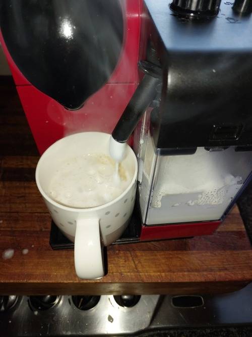 A USED IN PERFECT CONDITION DELINGI TREVISO ITALIA TYPE EN520.R COFFEE MACHINE MADE IN ITALY RED IN