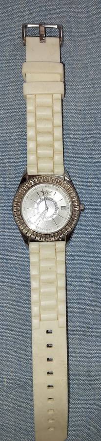 A BEAUTIFUL AVIATOR TRAVELER COLLECTION WATCH DIAMNTE A BEZEL