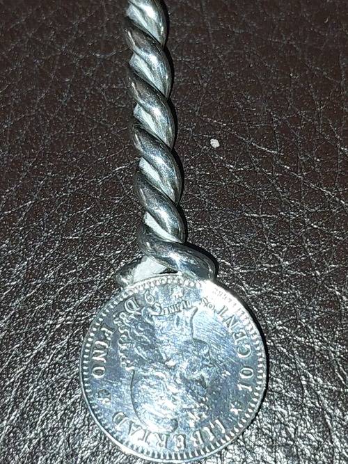 A COLLECTION OF KITCHENALIA SOLD AS IS