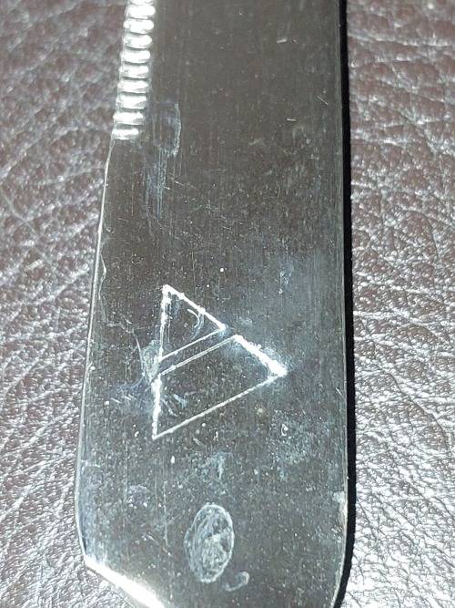 A COLLECTION OF KITCHENALIA SOLD AS IS