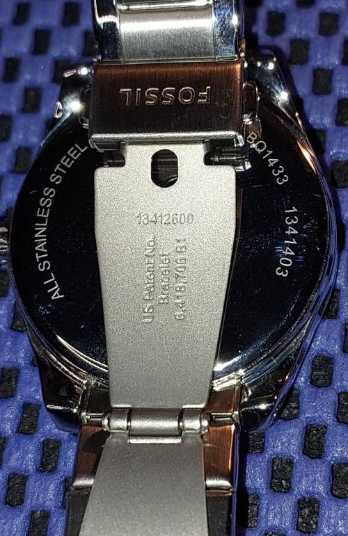 TWO PRISTINE FOSSIL WATCHES SOLD AS IS NOT TESTED