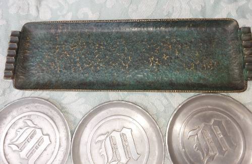 A MIXED VINTAGE JOB LOT FINGER SERVING TRAY SOLD AS IS