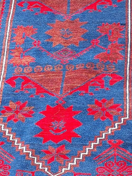 A BEAUTIFUL RED AND BLUE PERSIAN RUG