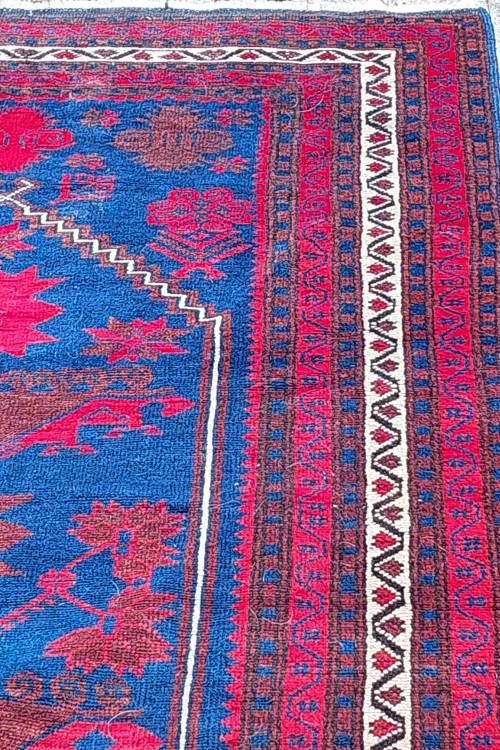 A BEAUTIFUL RED AND BLUE PERSIAN RUG
