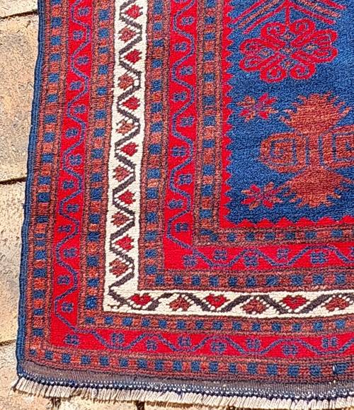 A BEAUTIFUL RED AND BLUE PERSIAN RUG