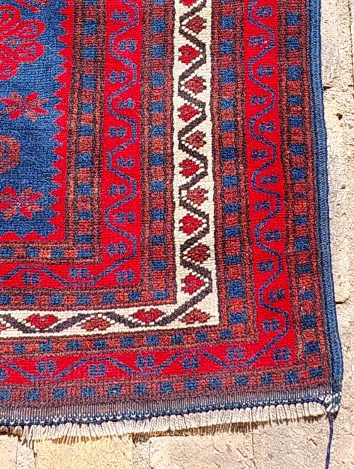 A BEAUTIFUL RED AND BLUE PERSIAN RUG